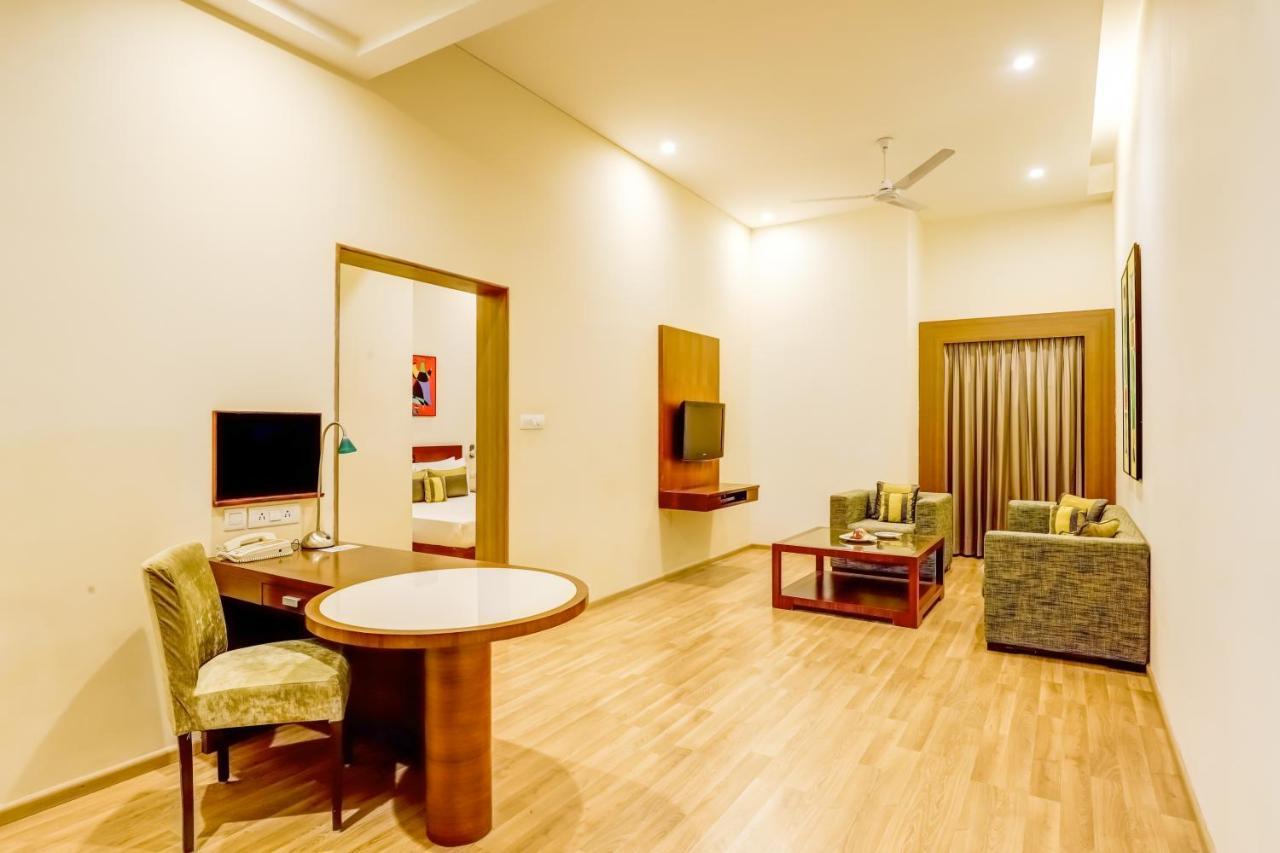 Lemon Tree Hotel Electronics City Bangalore Bagian luar foto