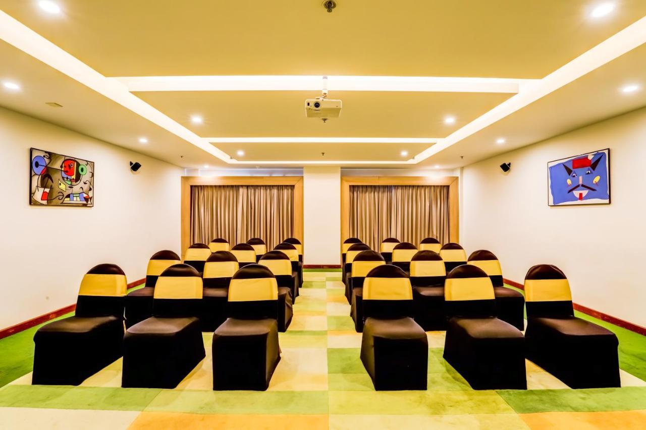 Lemon Tree Hotel Electronics City Bangalore Bagian luar foto