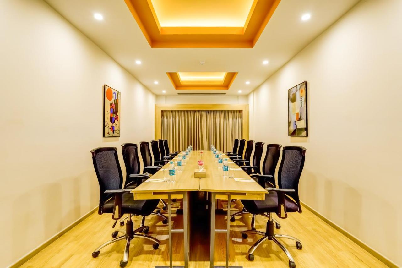 Lemon Tree Hotel Electronics City Bangalore Bagian luar foto