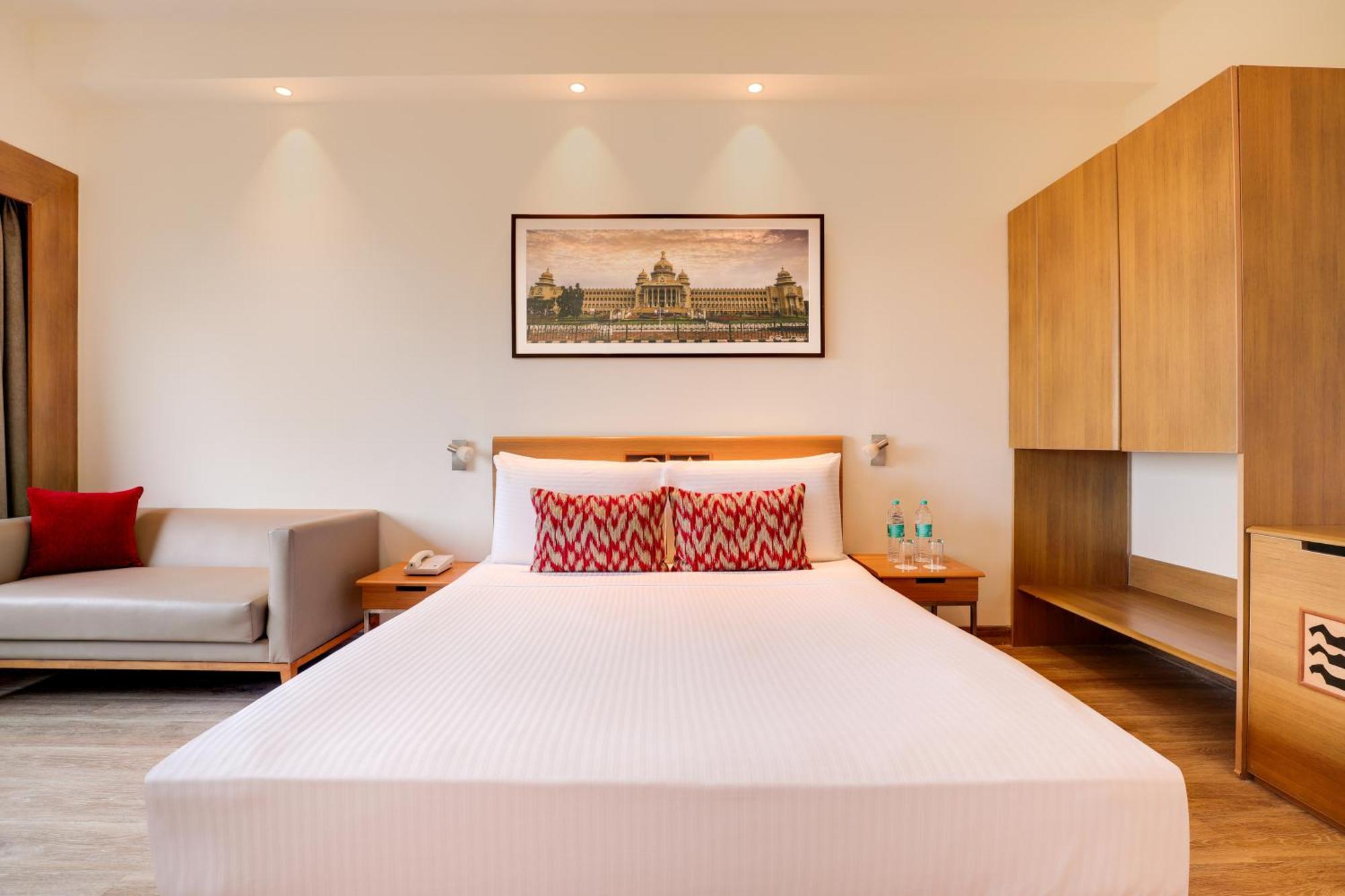 Lemon Tree Hotel Electronics City Bangalore Bagian luar foto