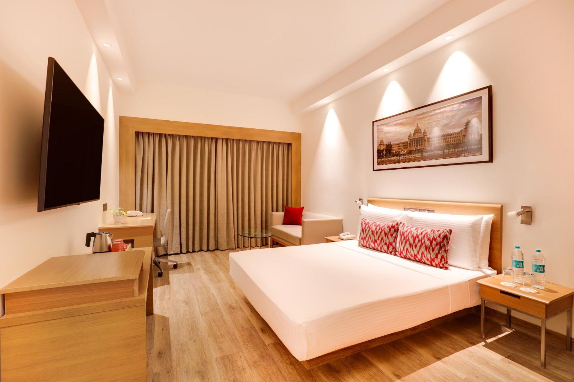 Lemon Tree Hotel Electronics City Bangalore Bagian luar foto
