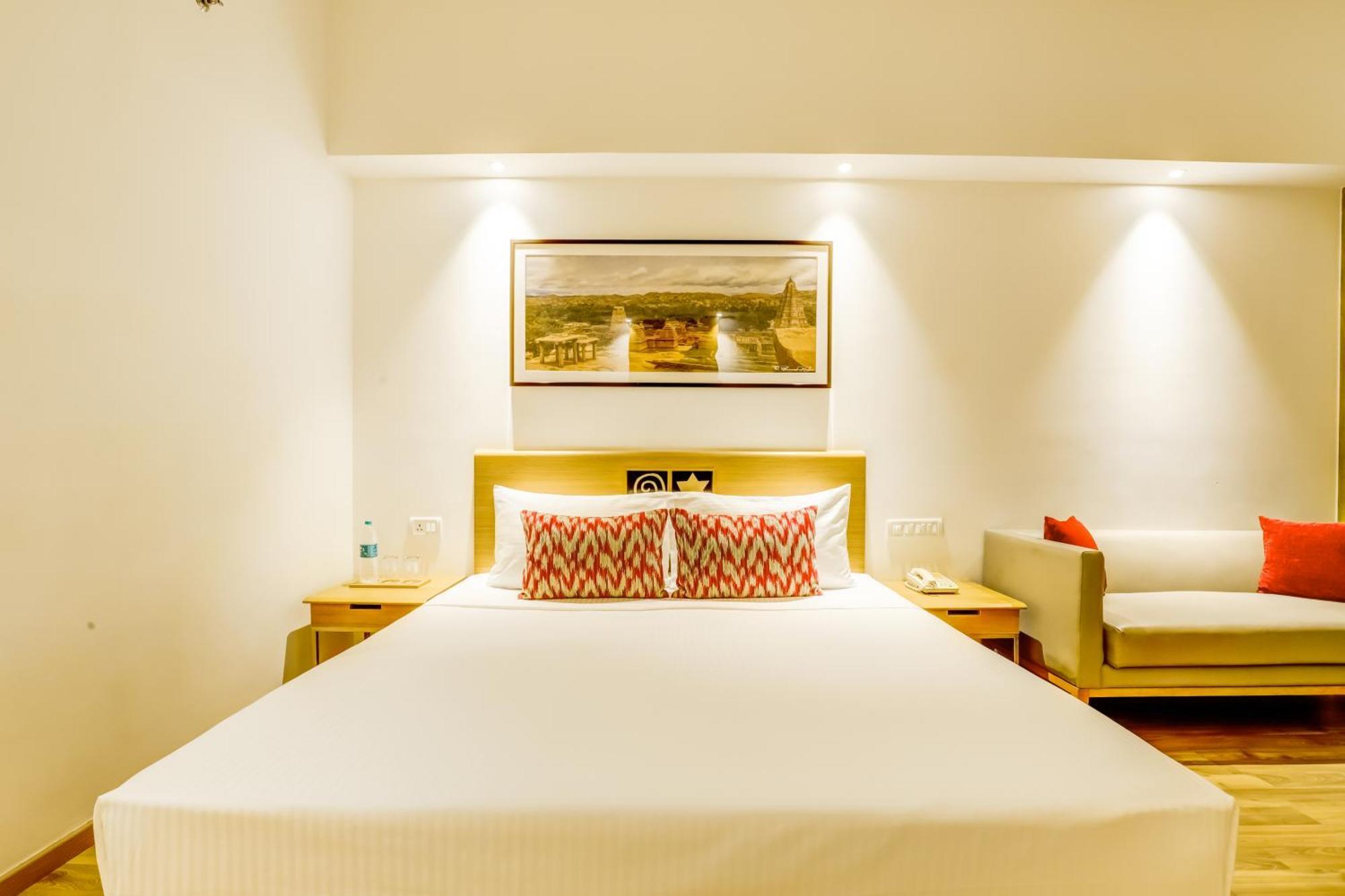 Lemon Tree Hotel Electronics City Bangalore Bagian luar foto