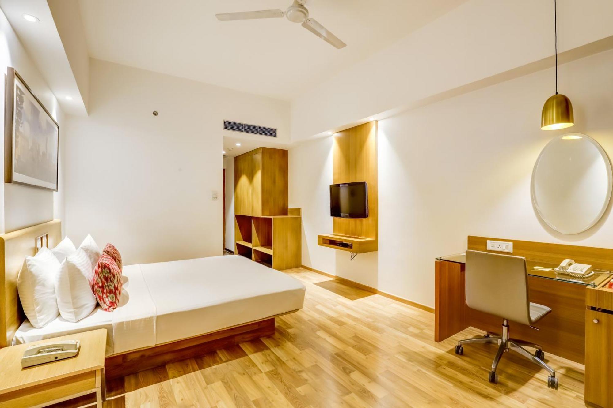 Lemon Tree Hotel Electronics City Bangalore Bagian luar foto