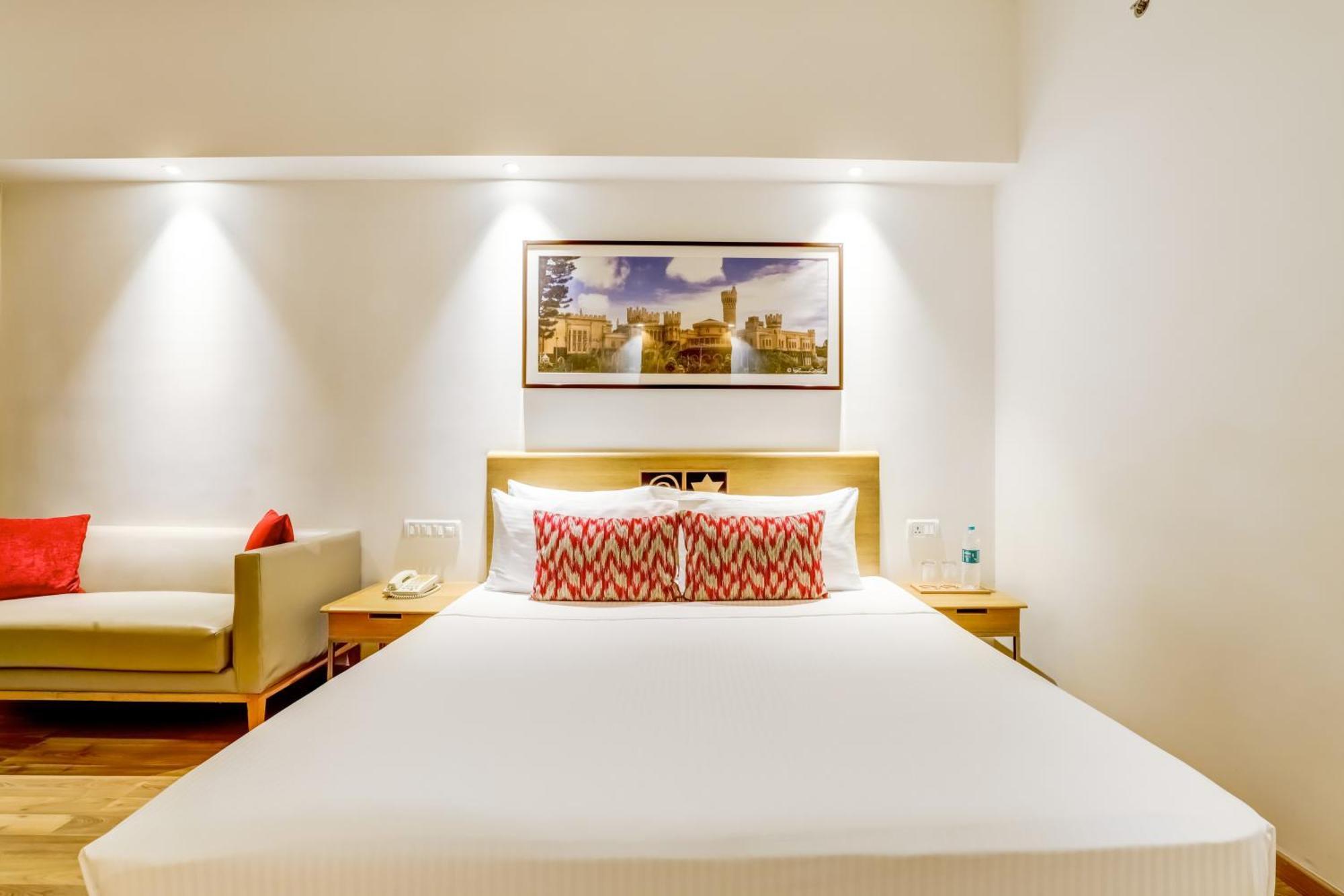 Lemon Tree Hotel Electronics City Bangalore Bagian luar foto