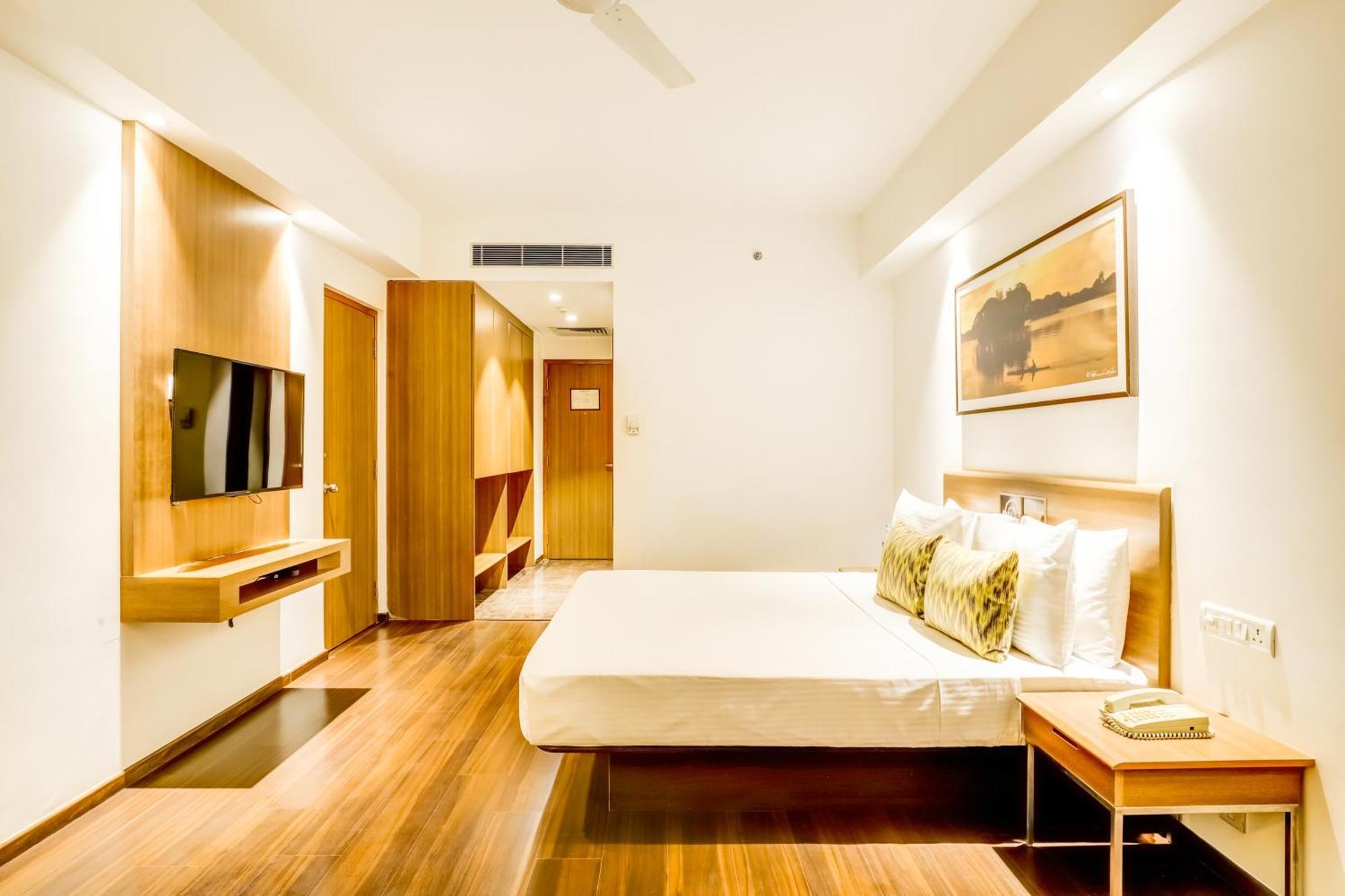 Lemon Tree Hotel Electronics City Bangalore Bagian luar foto
